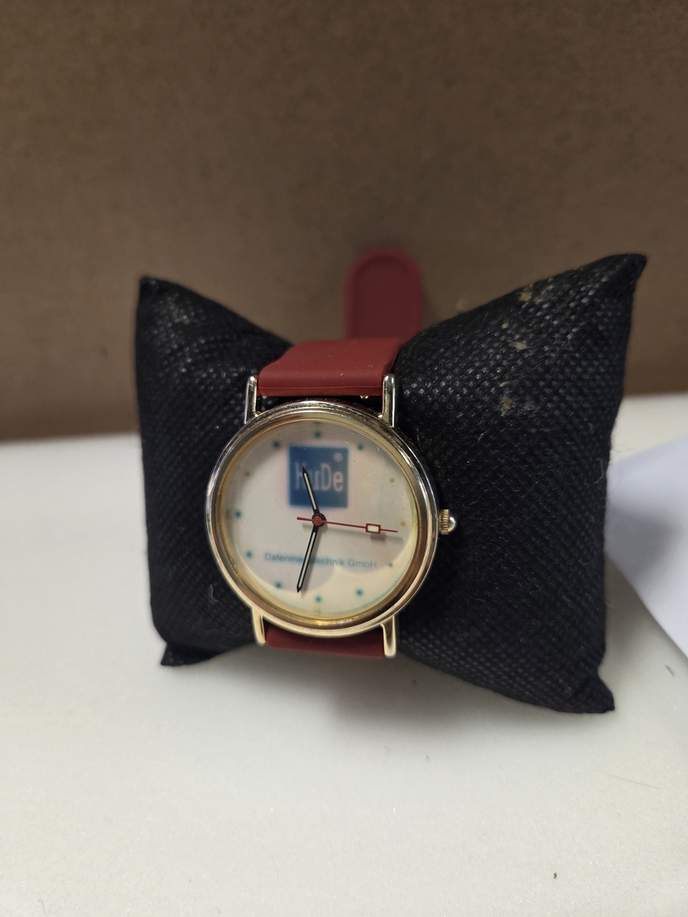 Vintage HuDe Promotional Novelty #8888 Gold Case  Watch Red Band